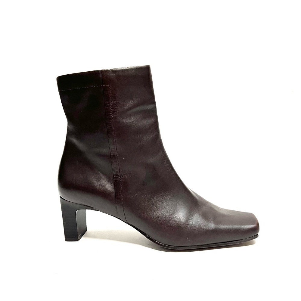 Vintage 1990s chocolate brown leather square toe zip up heeled ankle boots